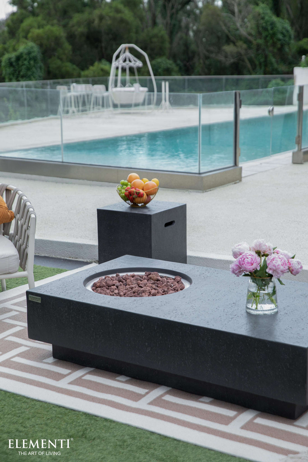 Elementi Metropolis Fire Table