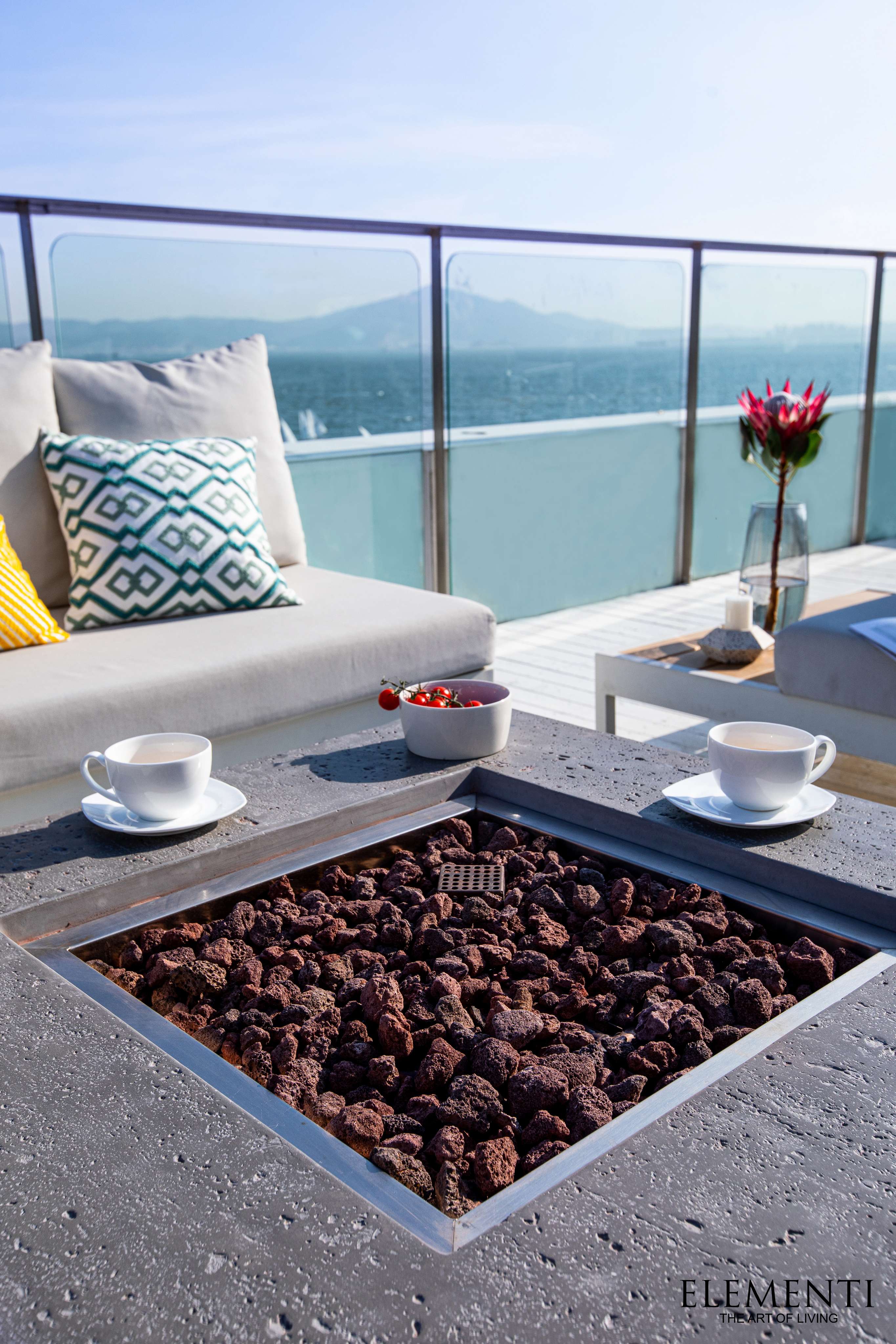 Elementi Manhattan Fire Table